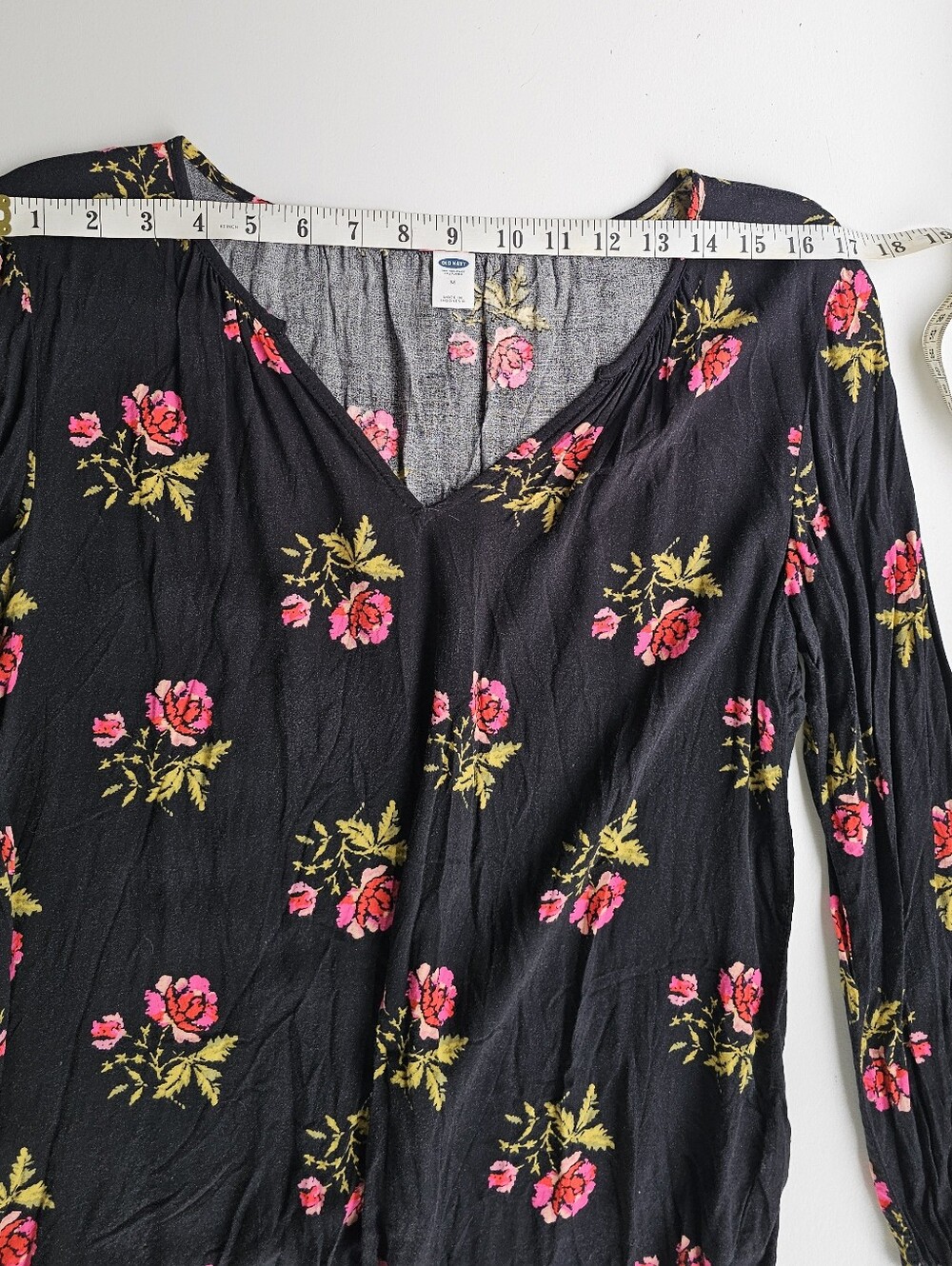 Old Navy Black Floral V-Neck Blouse with Pink Roses - Women's Size Medium - Picture 5 of 11